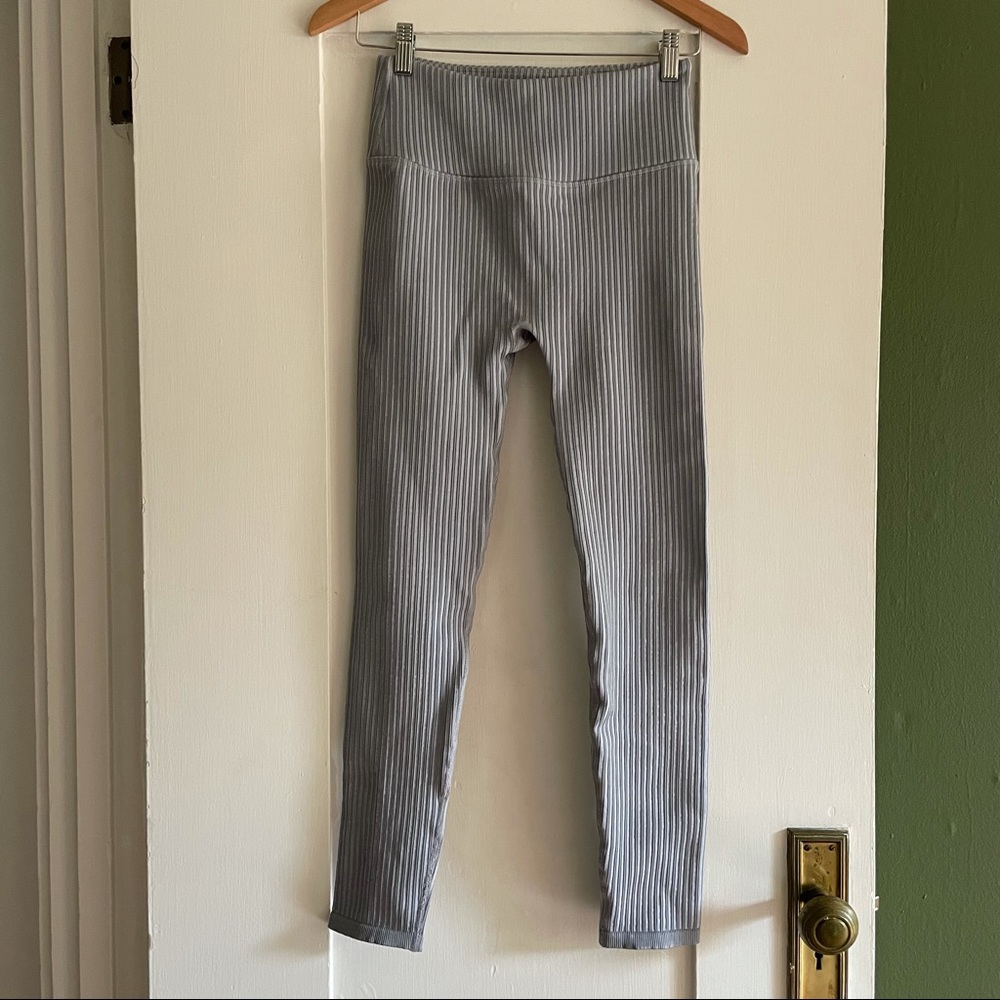 High-Waisted Seamless Rib Legging - Picture 2 of 7